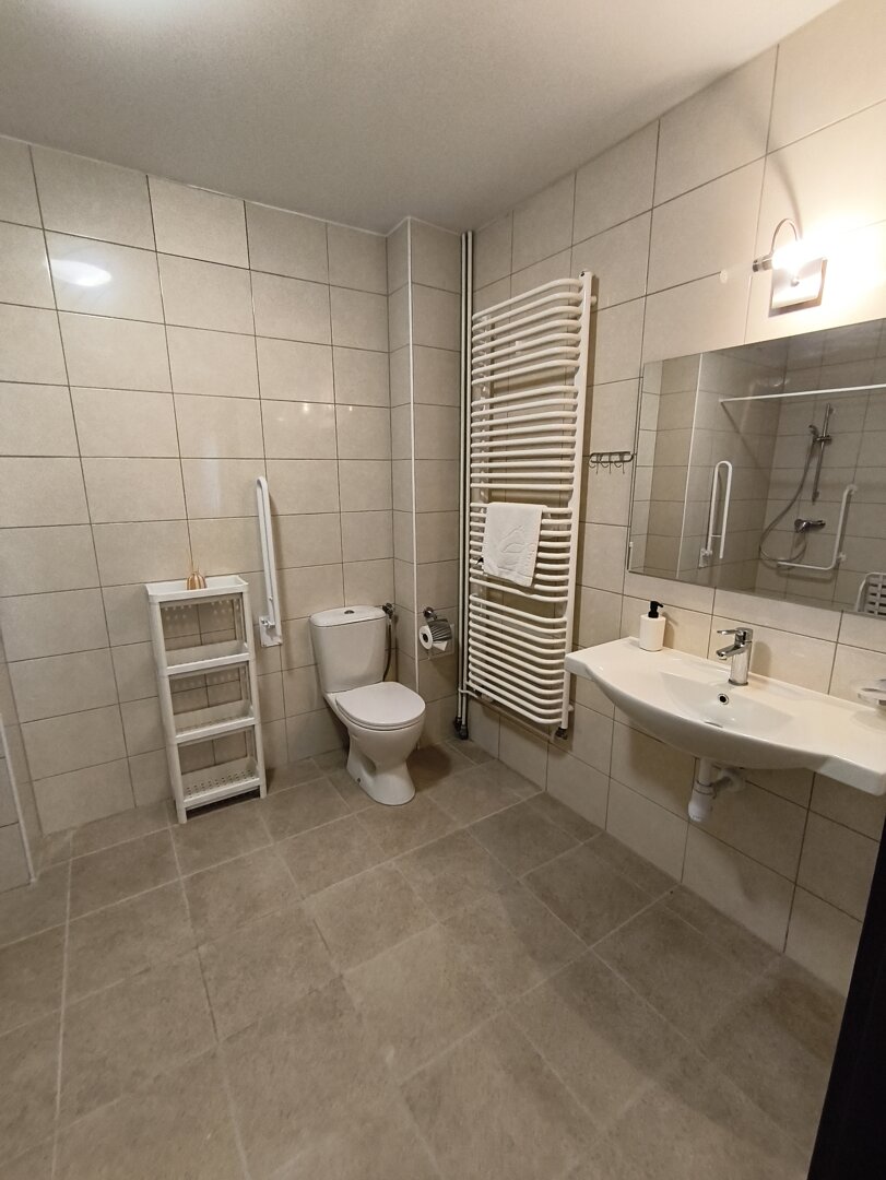 LOGISPHARM SPÓŁKA Z OGRANICZONĄ ODPOWIEDZIALNOŚCIĄ - 4